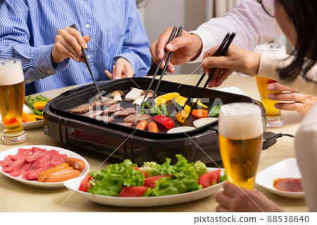 Yakiniku with family 88538640