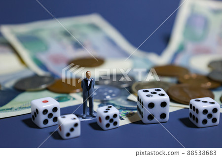 Dice and people ~ Image of gambling (gambling / casino) ~ Dice and people ~ Image of gambling (gambling / casino) ~ 88538683