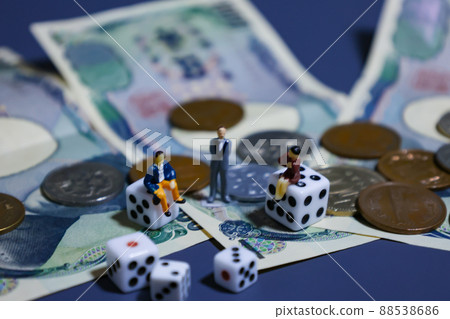 Dice and people ~ Image of gambling (gambling / casino) ~ Dice and people ~ Image of gambling (gambling / casino) ~ 88538686