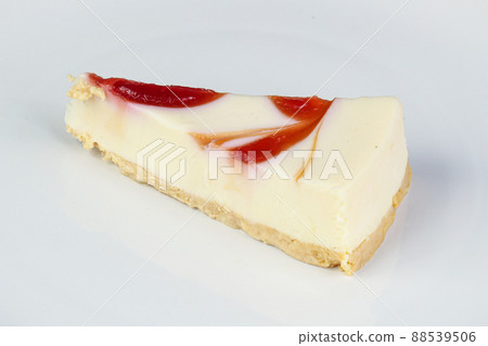 Classic Cheesecake with strawberry jam 88539506