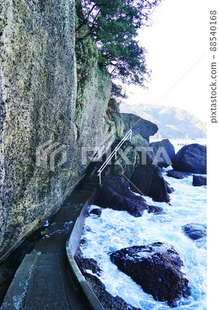 Izu Matsuzaki Beach Bentenjima Promenade wet with waves 88540168