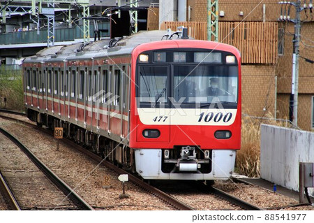 In response to the spring sun ... The red train goes to the Miura Peninsula [Keihin Kyuko] 88541977
