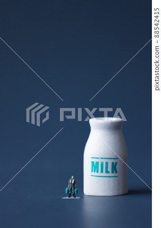 製造牛奶的人（乳製品和牲畜） 88542415