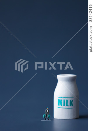 製造牛奶的人（乳製品和牲畜） 88542416