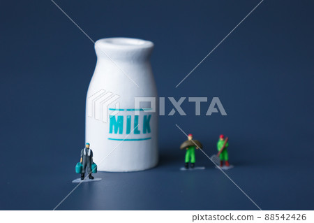 製造牛奶的人(乳製品和牲畜) 製造牛奶的人(乳製品和牲畜) 88542426