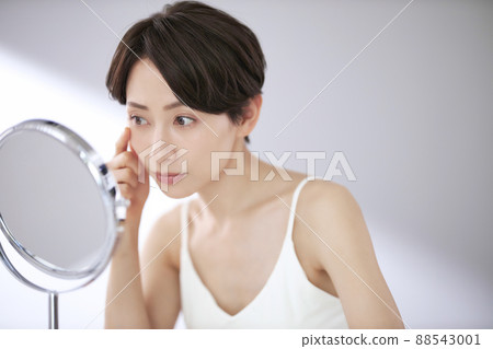 Middle woman worried about fine wrinkles 88543001