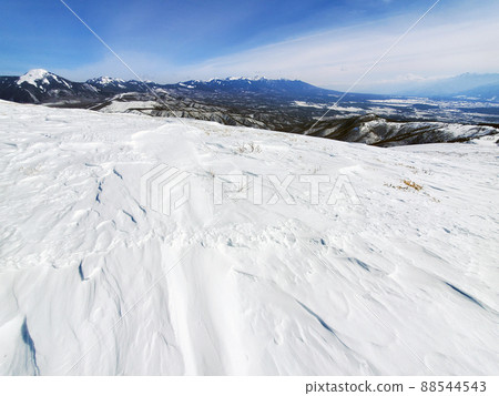 由強風、八岳的山脈構成的風雪嵴(Sukabra) 由強風、八岳的山脈構成的風雪嵴(Sukabra) 88544543