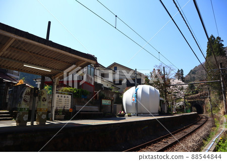 Ome Line and Sakura Shiromaru Station 88544844