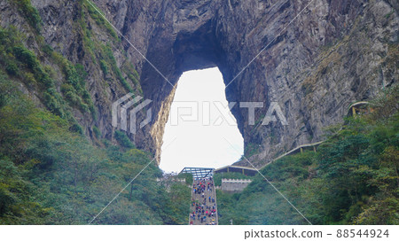 Zhangjiajie, China Tianmen-dong Zhangjiajie, China Tianmen-dong 88544924