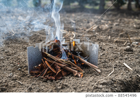 花園裡的小篝火 花園裡的小篝火 88545496