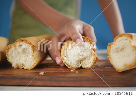 slice of bread on l a chopping board on table slice of bread on l a chopping board on table 88545611