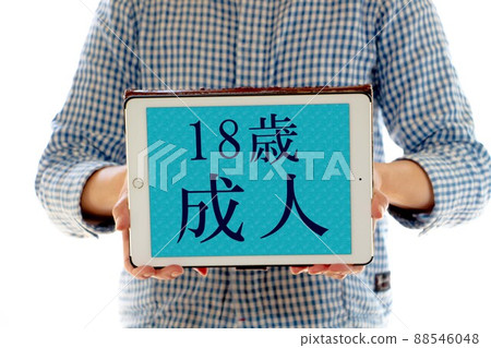 修訂《未成年人法》,適用於展示平板電腦的女性 修訂《未成年人法》,適用於展示平板電腦的女性 88546048