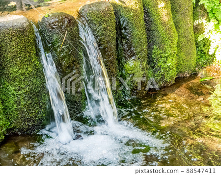 泉鷹路風景:純淨的泉水流 泉鷹路風景:純淨的泉水流 88547411
