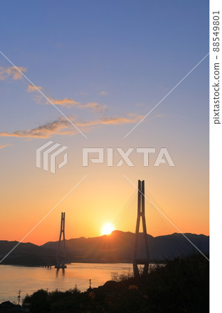 [愛媛縣]多多羅橋的夜景（島波海道） 88549801