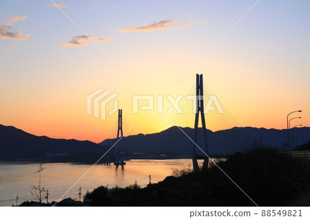 [愛媛縣]多多羅橋的夜景（島波海道） 88549821