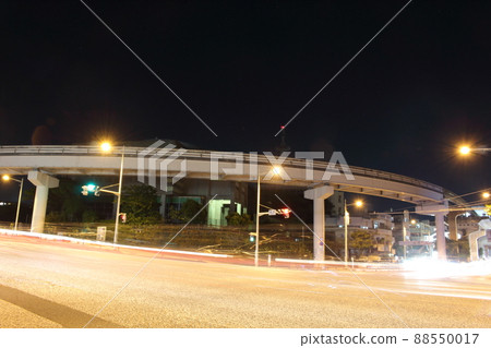 唯鐵首裡車站前十字路口夜景 88550017