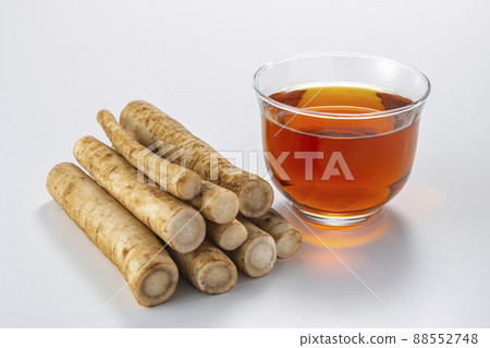 Fresh burdock and delicious tea 88552748