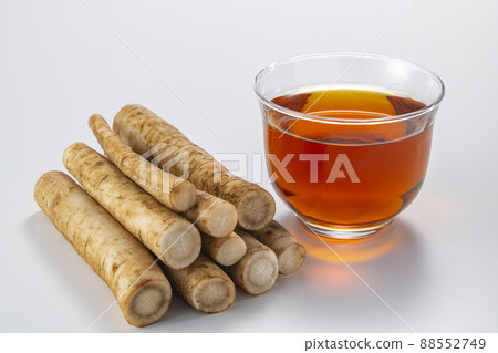 Fresh burdock and delicious tea 88552749