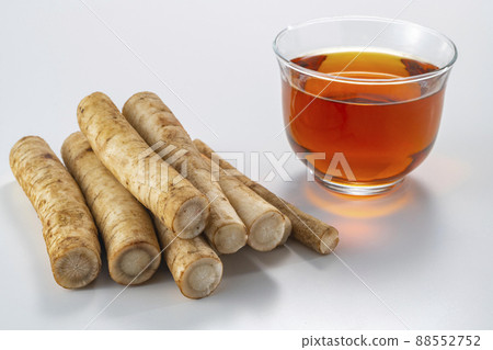 Fresh burdock and delicious tea 88552752
