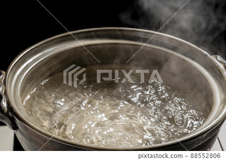Steam and boiling of clay pot Steam and boiling of clay pot 88552806