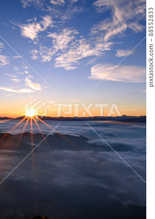 (Gunma Prefecture) Sunrise and sea of clouds seen from Mt. Tanigawa 88552833