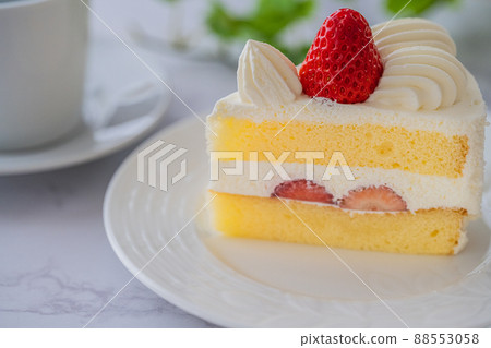 Strawberry shortcake close-up material 88553058