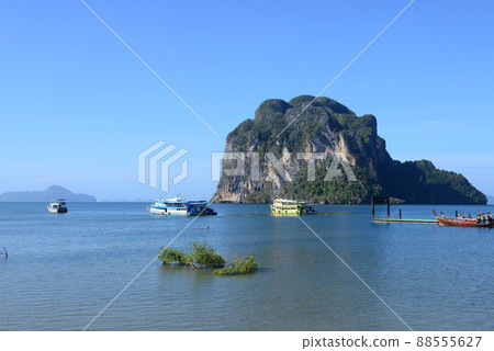 Pak Meng Pier is the departure point for longtail boats and speed boat 88555627