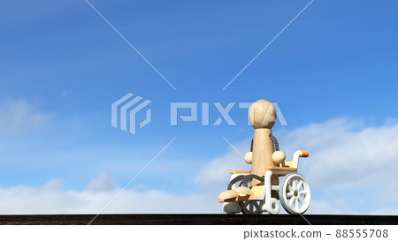 坐輪椅的娃娃和藍天_left空間 88555708