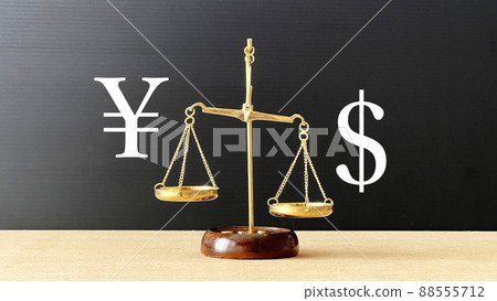 字母 $ 和 \ 以及金色 balance_black 背景_ $ 如下 88555712
