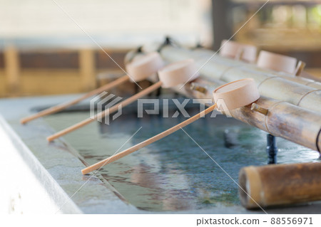 【日本】卡索特靠在神奈川鈴鹿神社長屋 【日本】卡索特靠在神奈川鈴鹿神社長屋 88556971