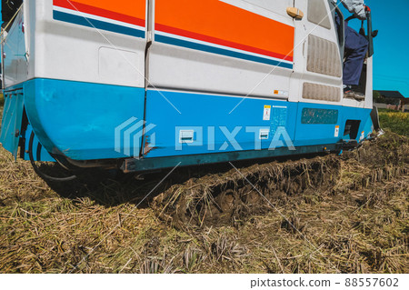 Combine harvester Combine harvester 88557602