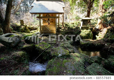 泉水源今木神社的清水 瀑布源頭水源 秋田縣 泉水源今木神社的清水 瀑布源頭水源 秋田縣 88557885