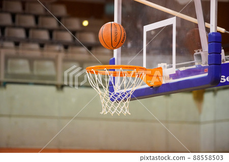 The moment the ball shot in a basketball game enters the goal or the goal net shakes 88558503