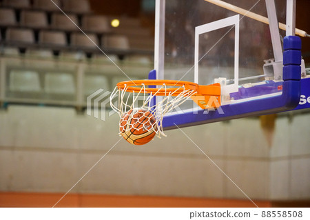 The moment the ball shot in a basketball game enters the goal or the goal net shakes 88558508