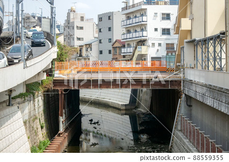 Replacement work for Gono Bridge over Furukawa, Minami Azabu, Minato-ku, Tokyo Replacement work for Gono Bridge over Furukawa, Minami Azabu, Minato-ku, Tokyo 88559355