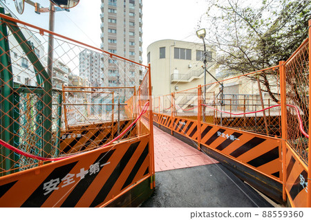 Replacement work for Gono Bridge over Furukawa, Minami Azabu, Minato-ku, Tokyo Replacement work for Gono Bridge over Furukawa, Minami Azabu, Minato-ku, Tokyo 88559360