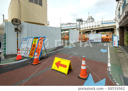 Replacement work for Gono Bridge over Furukawa, Minami Azabu, Minato-ku, Tokyo Replacement work for Gono Bridge over Furukawa, Minami Azabu, Minato-ku, Tokyo 88559362