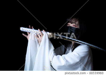 扮演武士的女人 88559960
