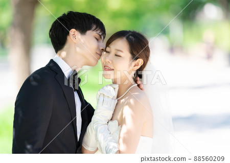 新婚夫婦接吻 88560209