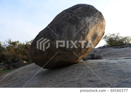 克里希納的黃油球瑪哈巴利普蘭 克里希納的黃油球瑪哈巴利普蘭 88560377