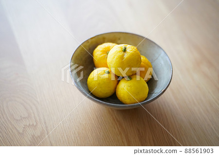 Yuzu ripened yellow in season when it was served in kintsugi pottery Yuzu ripened yellow in season when it was served in kintsugi pottery 88561903