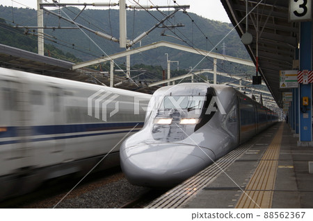 Sanyo Shinkansen 700 series (Shin-Iwakuni Station) waiting for Nozomi to pass 88562367