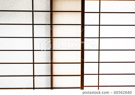日本紙 shoji,日式日式房間的壁紙圖像在日本房子裡,背景紋理材料 日本紙 shoji,日式日式房間的壁紙圖像在日本房子裡,背景紋理材料 88562680