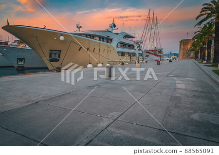 Trogir marina and old town promenade at dawn, Dalmatia, Croatia 88565091