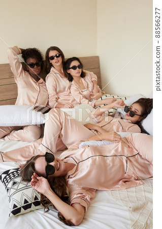 Glamorous Party at Home 88566277
