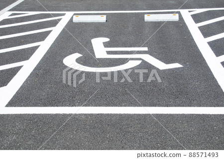 Wheelchair-only parking space 88571493