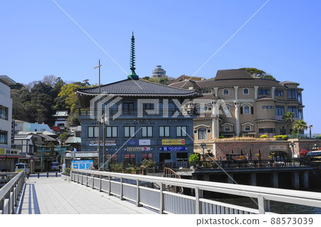 四月藤澤274青銅鳥居和江之島弁天橋/江之島 88573039