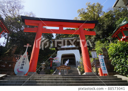 April Fujisawa 276 Zhu Torii and Mizushinmon / Enoshima 88573041