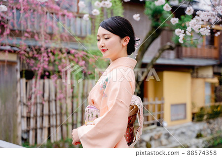 Kimono woman and cherry blossoms Kyoto Kimono woman and cherry blossoms Kyoto 88574358