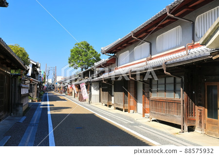 [Okayama Prefecture] Townscape of Tsuyama Castle Town under clear skies (Traditional Buildings Preservation District) 88575932